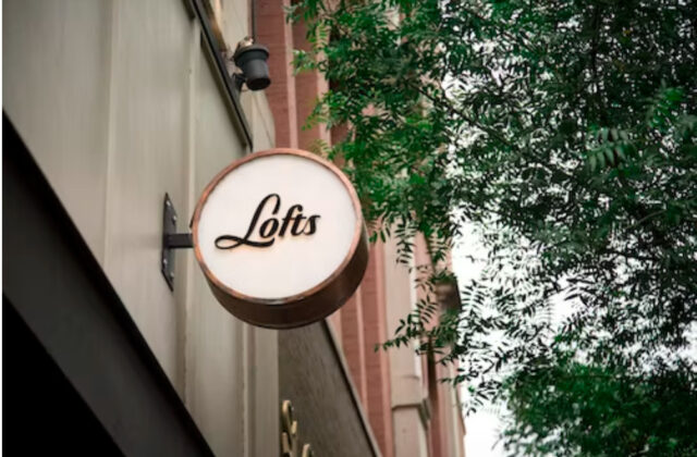 7 Tips To Design A Signage That Stands Out From the Crowd