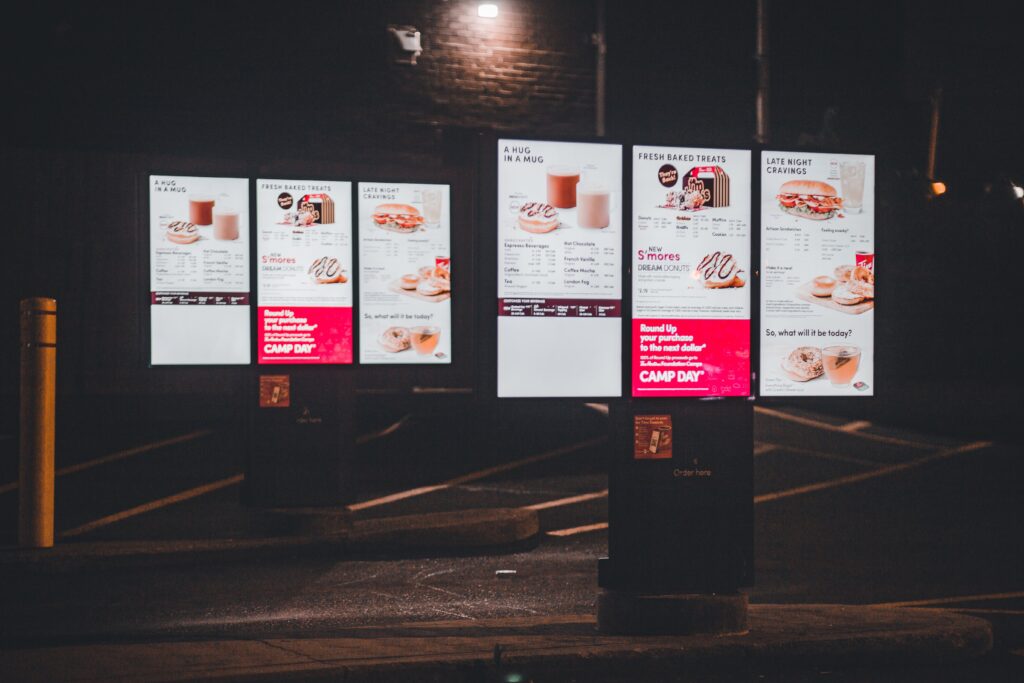 Digital Vs. Traditional Menu Signage In Restaurants In Singapore